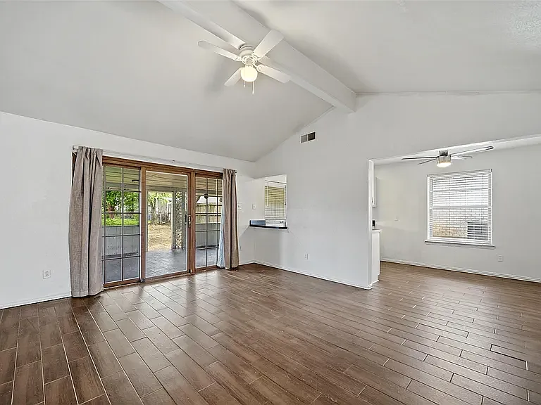 1606 Natches Dr — Photo 2