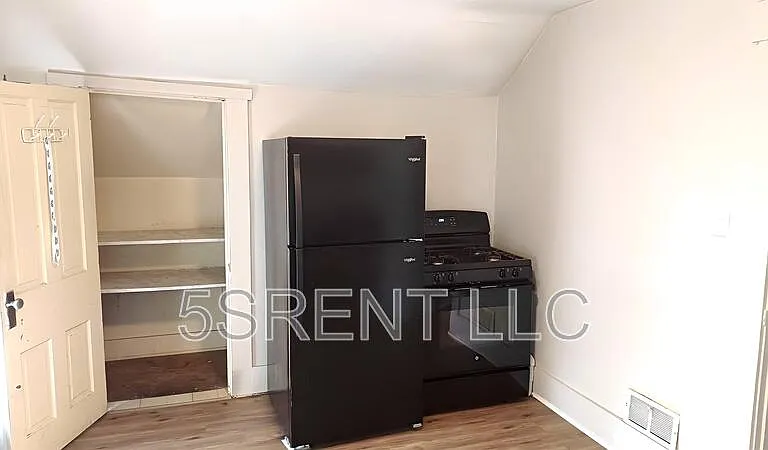 85 W 2nd St #4 — Photo 3