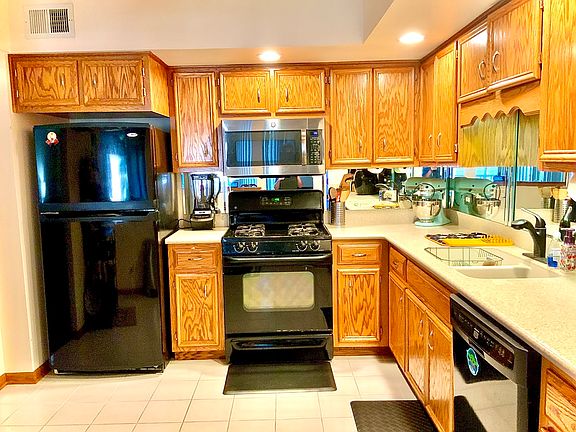 3rd image of 4943 Circle Dr #304