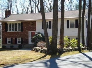 222 Hollis Rd, Lunenburg, MA 01462