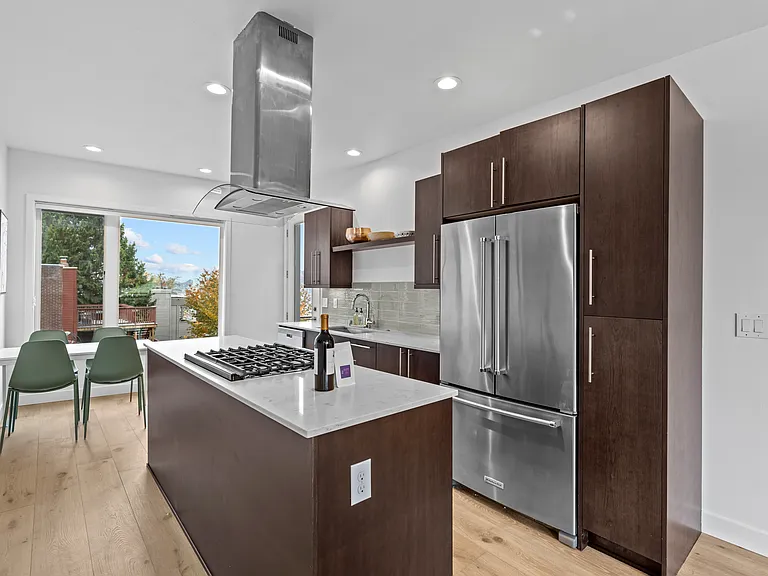 233 E Shelby St — Photo 2