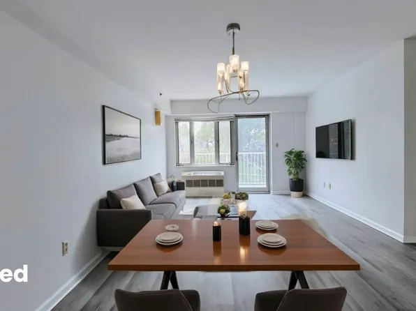 64-34 Grand Cent Parkway image 11 of 25