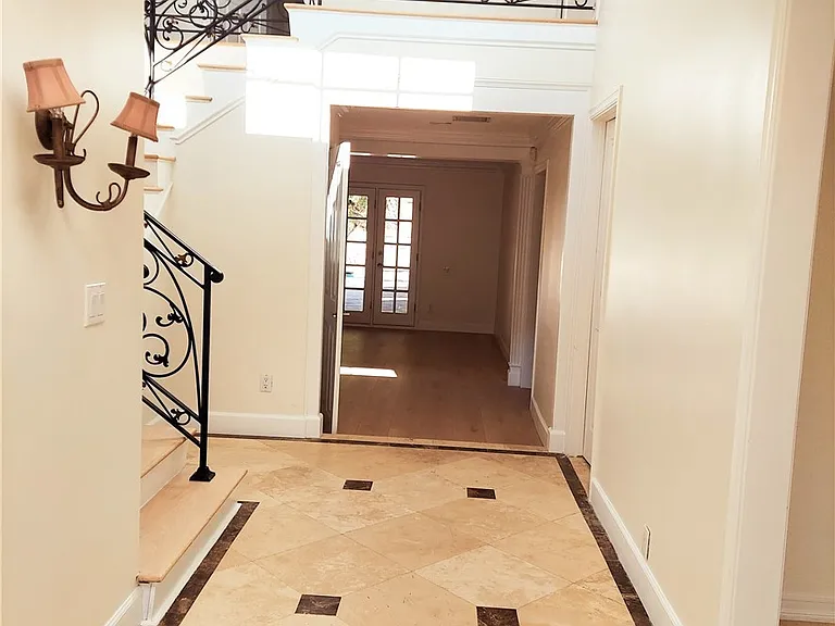16545 Park Lane Cir — Photo 5