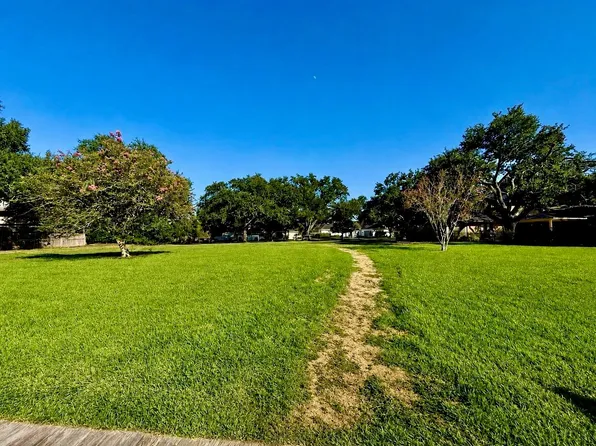 711 Salerno St, Sugar Land, TX 77478