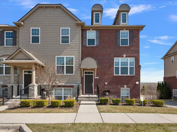 2877 Hartwick Dr, Rochester Hills, MI 48307