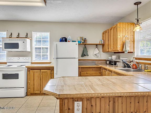 3rd image of 2906 Pineland Dr