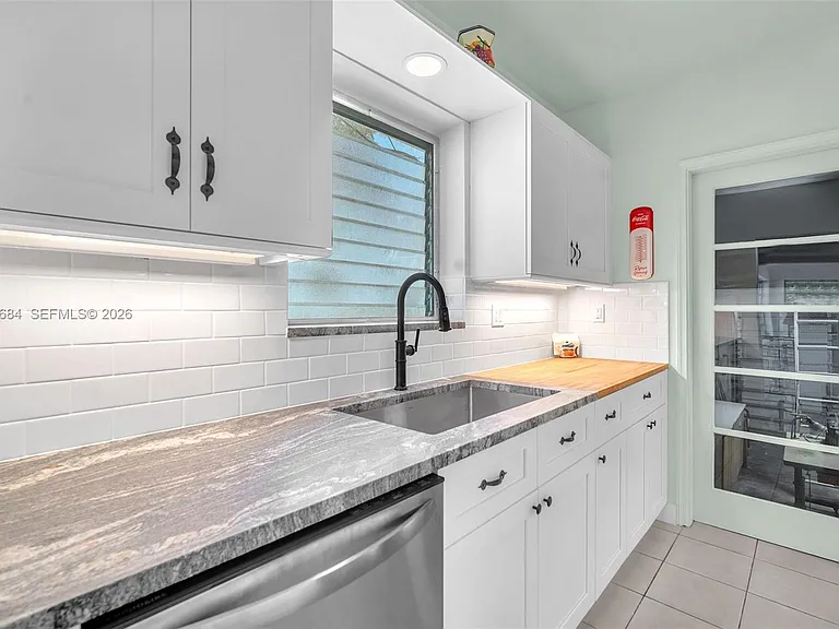 2420 SW 21st Ave — Photo 15