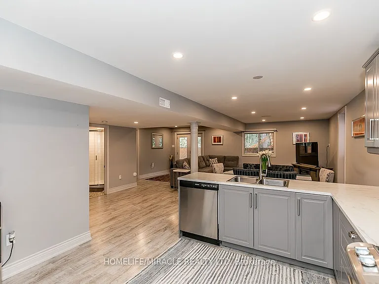 60 Edwards Dr #BASEMENT — Photo 7