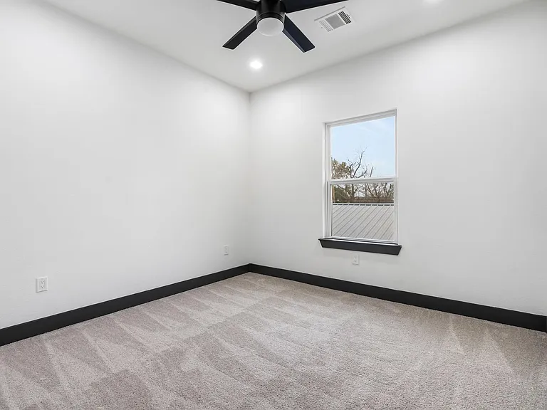 913 Panama St — Photo 20