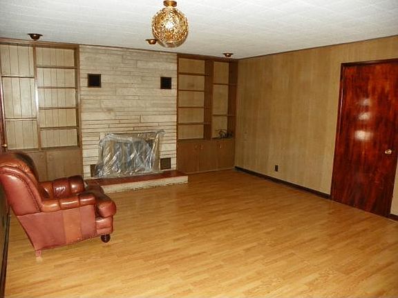 4th image of 10009 Smiester Dr