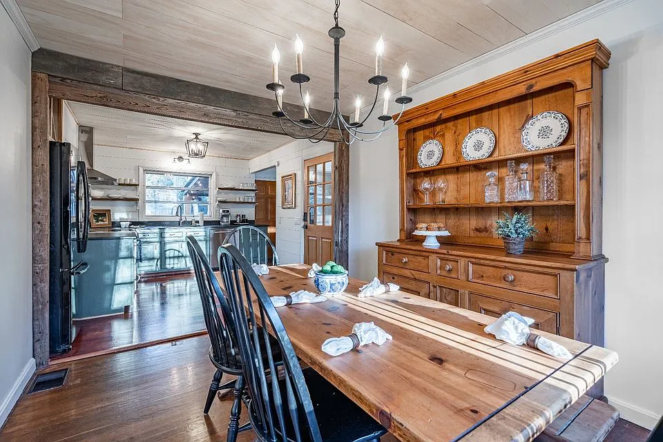 5 bed, 2500 sqft, $950 — Photo 2