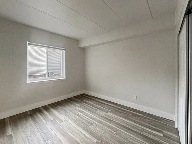 8 Midland Rd — Photo 2