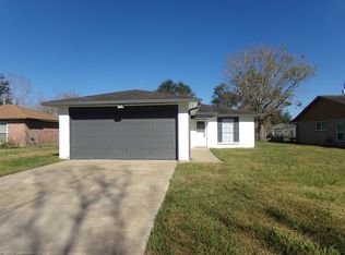 221 Austin St, Holiday Lakes, TX 77515