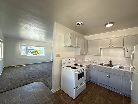 4th image of 717 Grand Ave #3