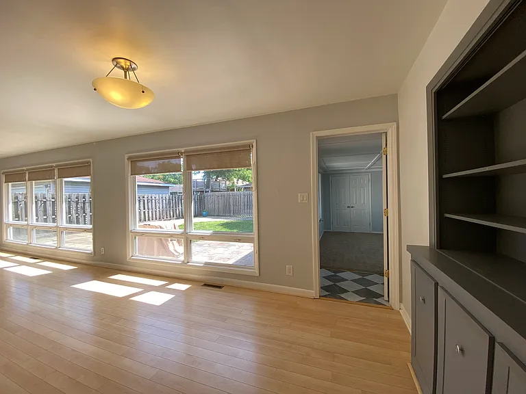 8143 Howard Ave — Photo 10