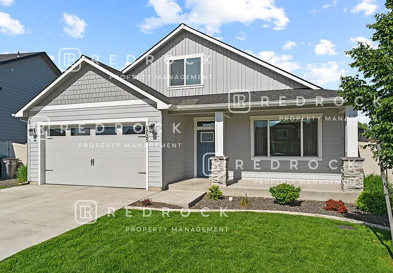 1725 N Meyers Ct — Photo 2
