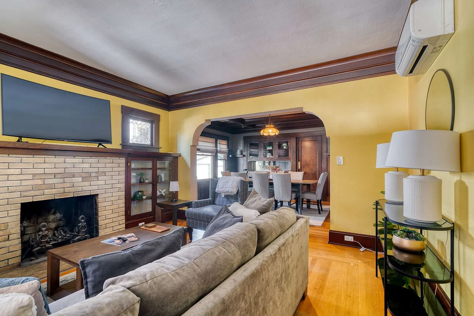 5 bed, 2.0 bath, 2098 sqft, $11,303 — Photo 4