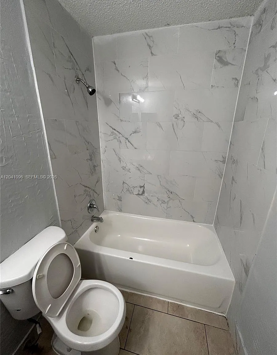 Delray Estates Condo Ph I — Photo 4