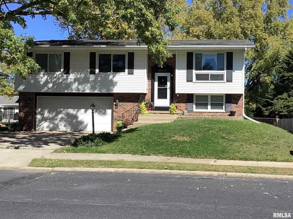 2423 W Pintura Ct, Peoria, IL 61614