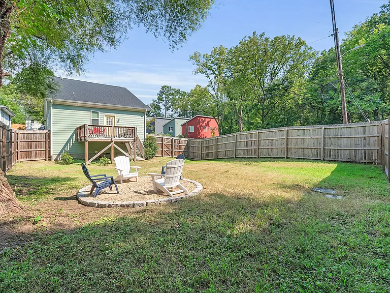 510 Eugene St — Photo 32