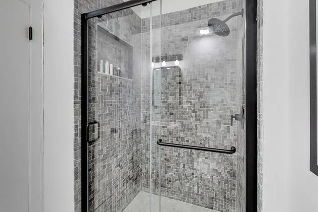 2649 Crawford Ave — Photo 31