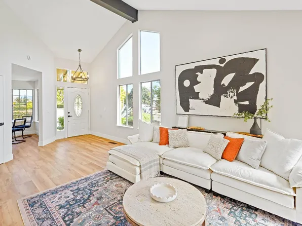 5001 Lakeview Cir, Fairfield, CA 94534