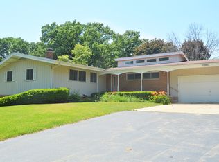 1142 Lamb Ln, Gurnee, IL 60031