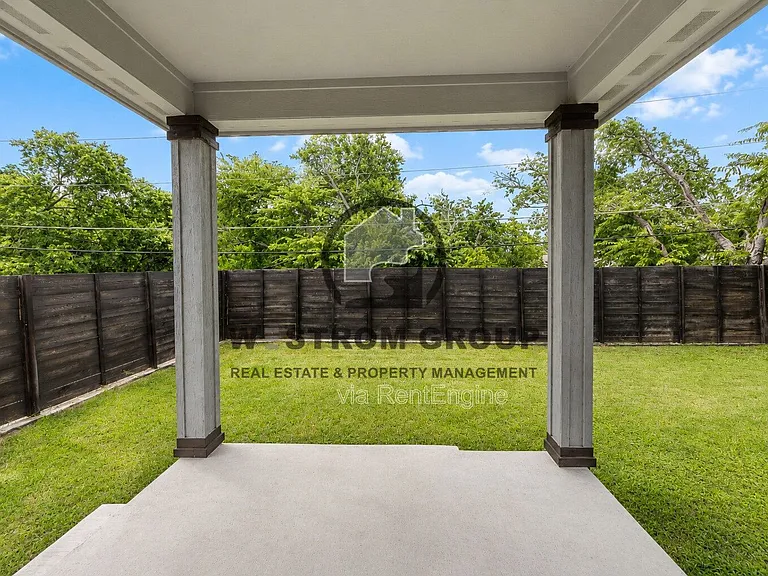 1501 Avenue E — Photo 28