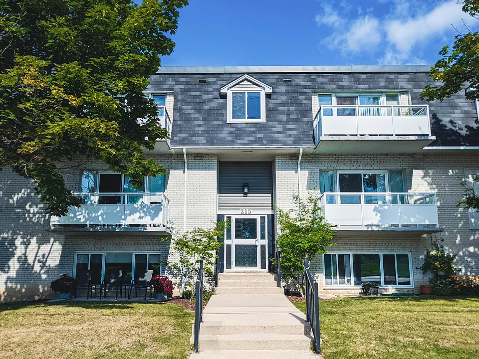 215 Belsyde Ave E