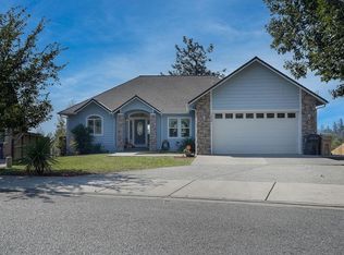 1536 R J Dr, Grants Pass, OR 97526