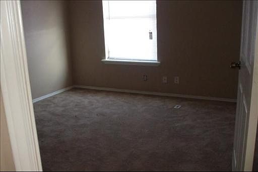 4th image of 7626-7632 WINDSOR OAKS
