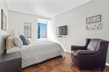 Rented by R New York