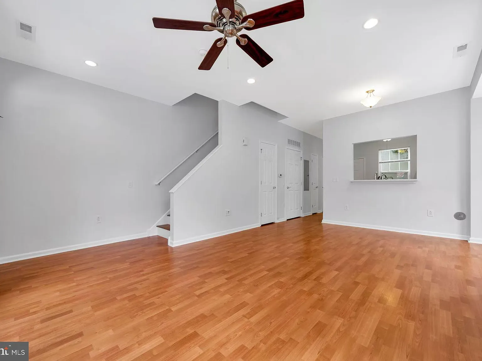 4 bed, 3.0 bath, 1800 sqft, $3,600 — Photo 3