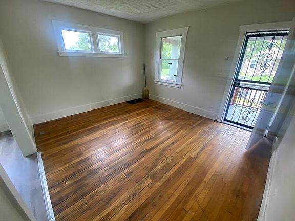 2nd image of 92 E Savannah St #1