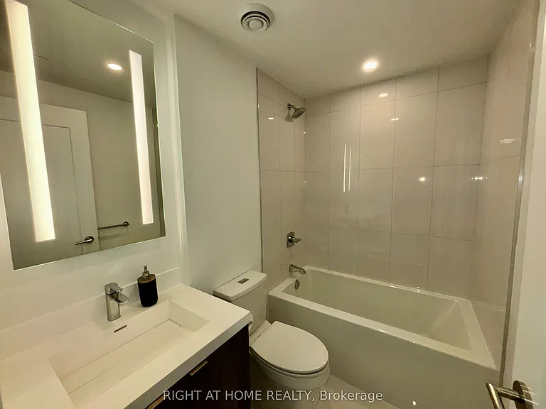 20 Inn On The Park Dr #1130 — Photo 8