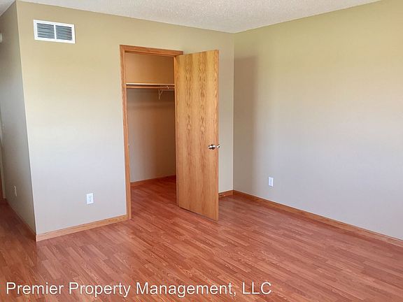 3rd image of 1687 20th Ave NE