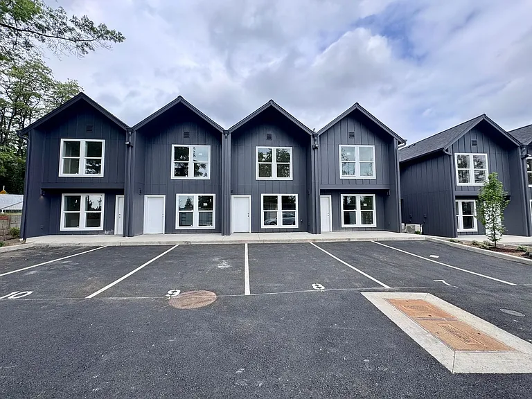 Brand New, Beautiful Townhomes! 2 & 3 Bedrm Units Available — Photo 56
