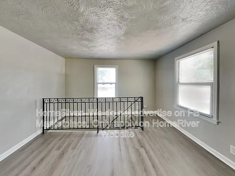 2329 W Sanson Ave — Photo 2