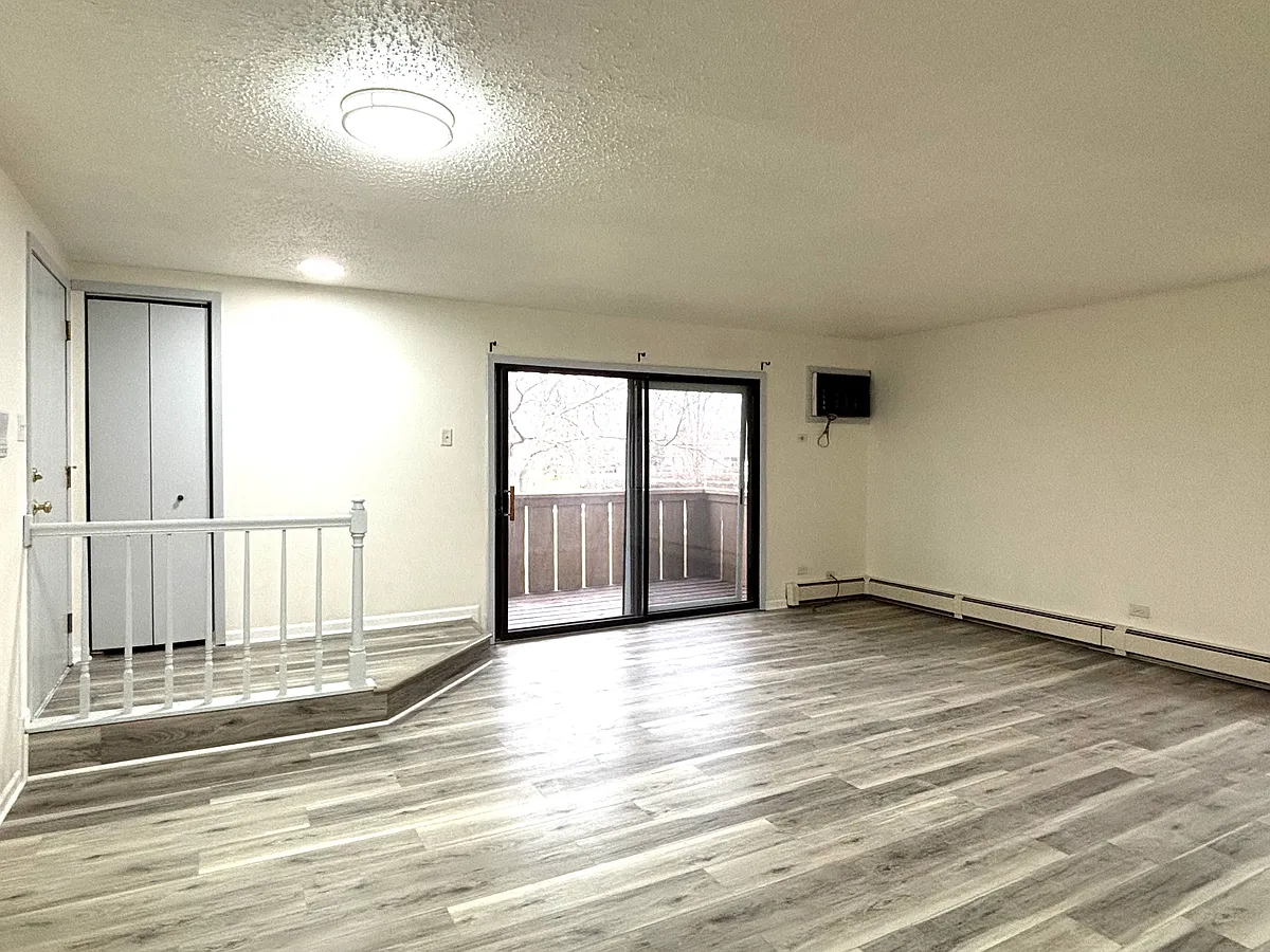 Building Photo - 15 Echo Ct #7
