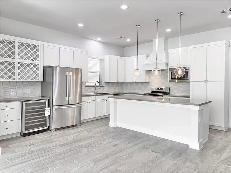 1602 Westside Gardens Ln — Photo 1