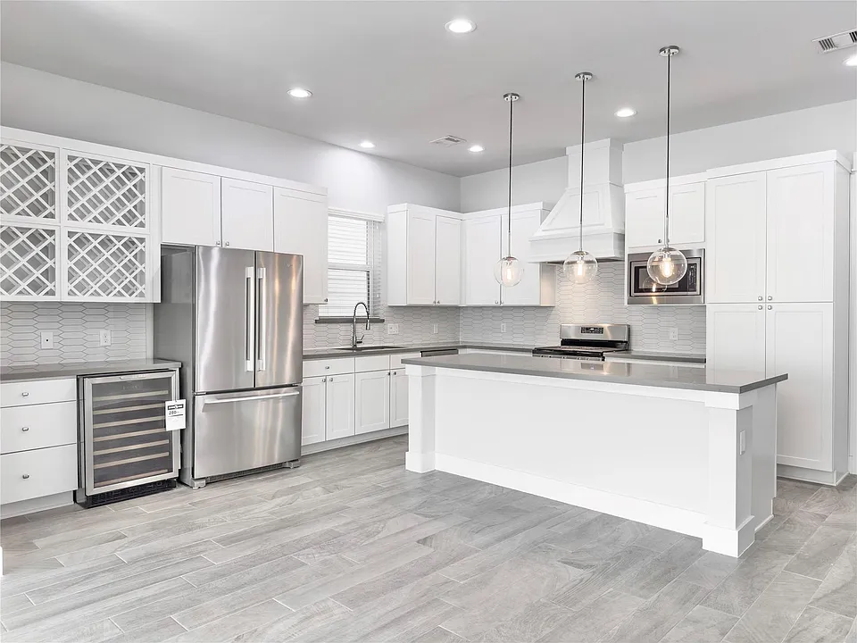 1602 Westside Gardens Ln