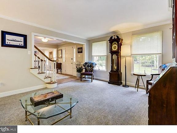 5th image of 11 Lexington Ct