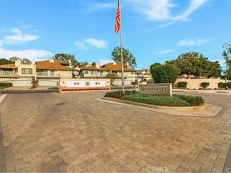 2559 Rimcrest Rd — Photo 18