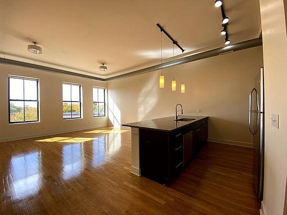 3rd image of 2778 N Milwaukee Ave APT 401