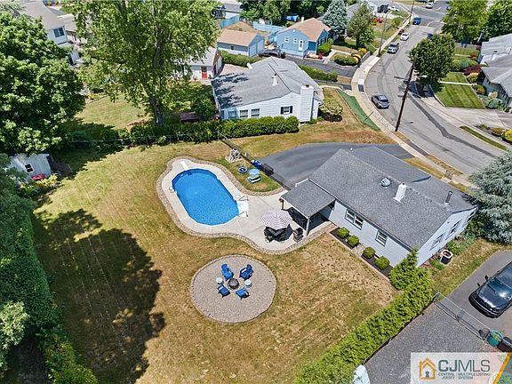 4th image of 11 Hillside Ave