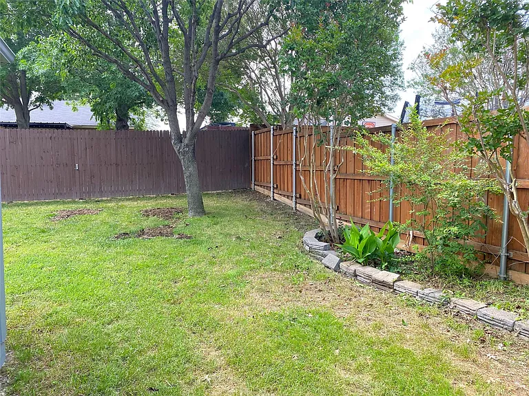 2704 Winding Creek Dr — Photo 20
