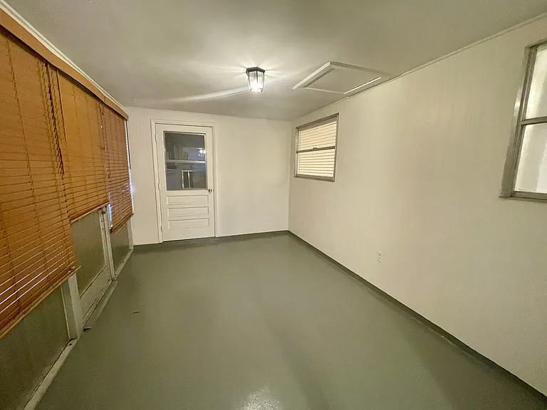 623 Shore Rd — Photo 28