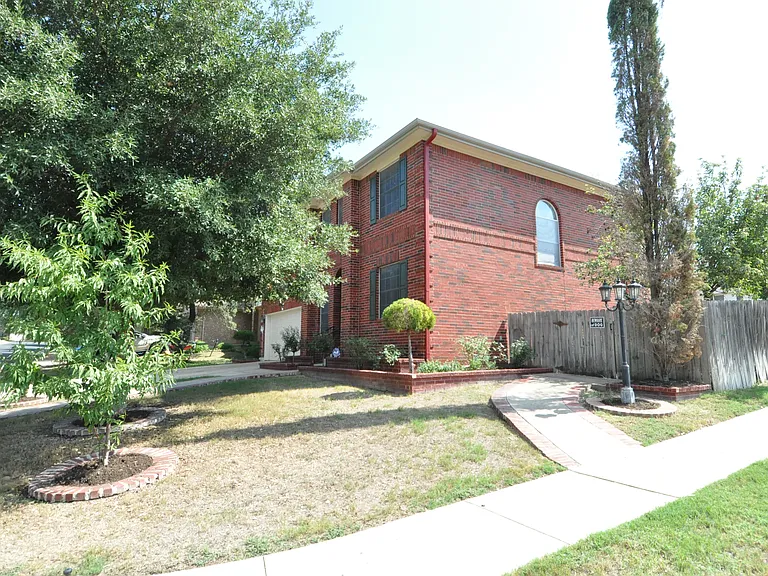 12427 Zeller Ln — Photo 3