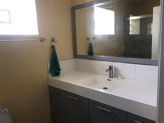 3rd image of 338 W 25th Pl Floor 1