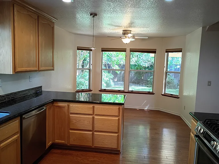 8071 Livorna Way — Photo 9